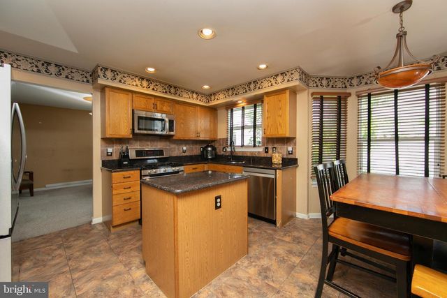 121 TREELINE DR, Woodbury, NJ 08096