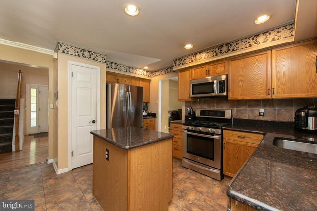 121 TREELINE DR, Woodbury, NJ 08096
