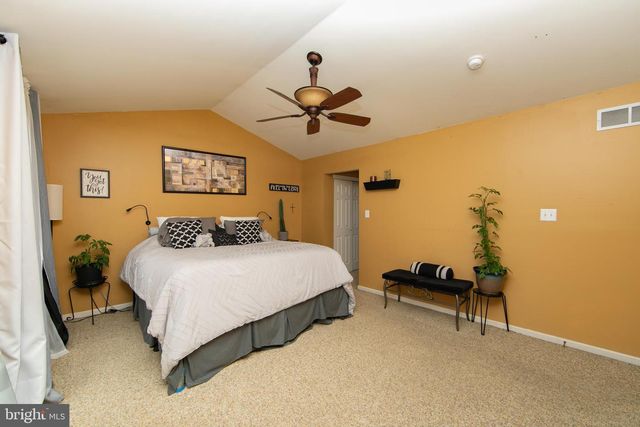 121 TREELINE DR, Woodbury, NJ 08096