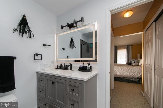 121 TREELINE DR, Woodbury, NJ 08096
