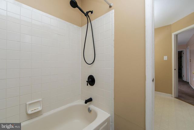 121 TREELINE DR, Woodbury, NJ 08096