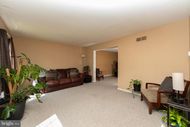 121 TREELINE DR, Woodbury, NJ 08096