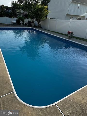 121 TREELINE DR, Woodbury, NJ 08096