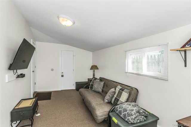 87 KELLUM, West Babylon, NY 11704