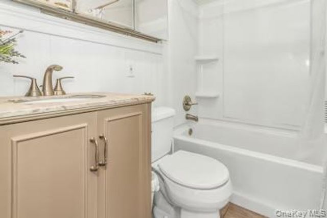 87 KELLUM, West Babylon, NY 11704