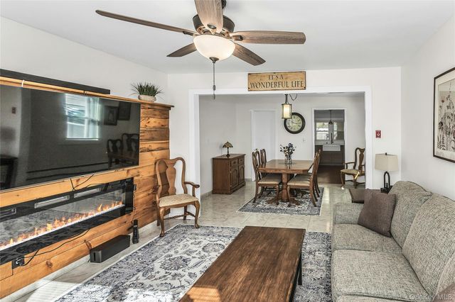 87 KELLUM, West Babylon, NY 11704