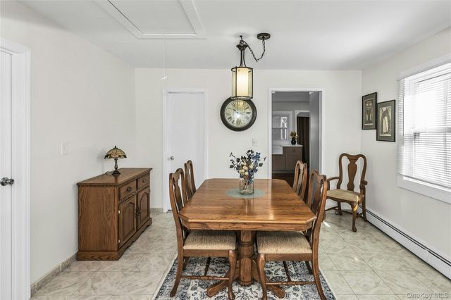 87 KELLUM, West Babylon, NY 11704