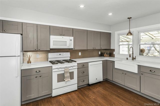 87 KELLUM, West Babylon, NY 11704