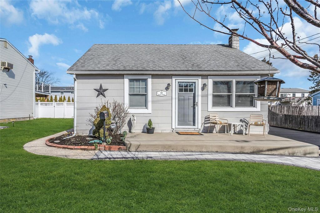 87 KELLUM, West Babylon, NY 11704