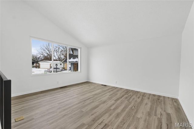 1283 Kew Gardens Drive, Florissant, MO 63031