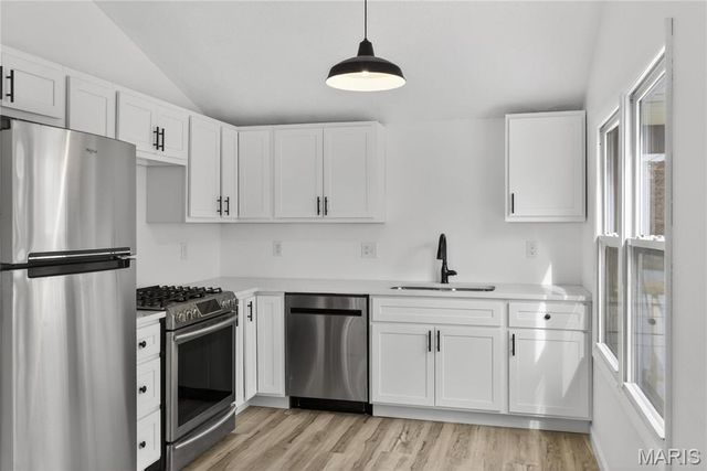 1283 Kew Gardens Drive, Florissant, MO 63031