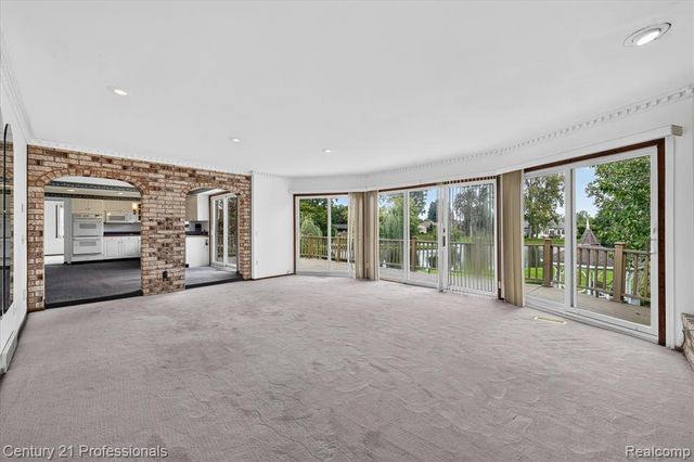 6075 Quaker Lane, Washington, MI 48094
