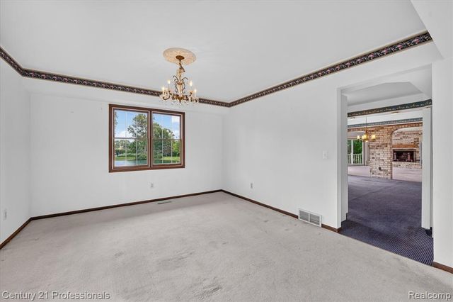 6075 Quaker Lane, Washington, MI 48094