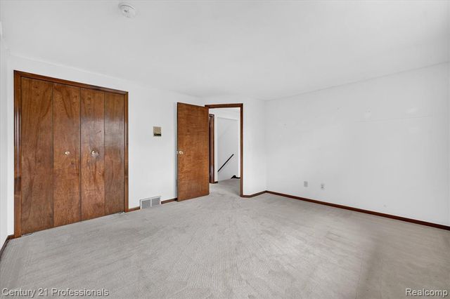 6075 Quaker Lane, Washington, MI 48094
