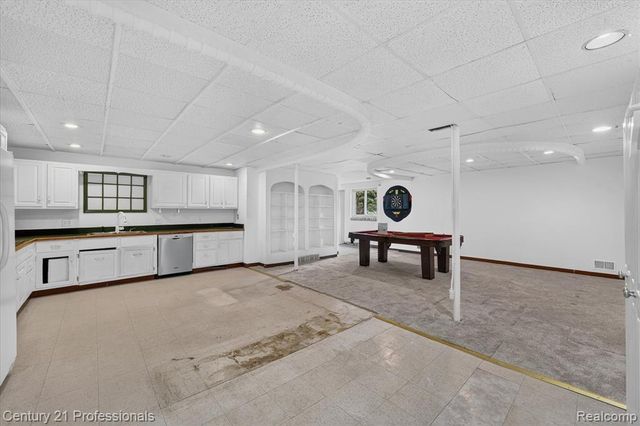 6075 Quaker Lane, Washington, MI 48094