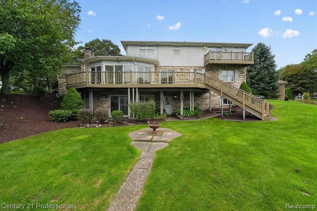 6075 Quaker Lane, Washington, MI 48094