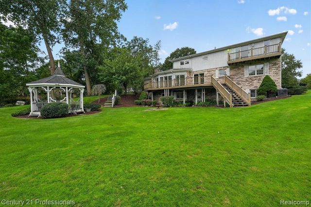 6075 Quaker Lane, Washington, MI 48094