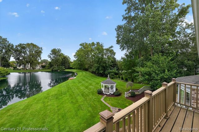 6075 Quaker Lane, Washington, MI 48094