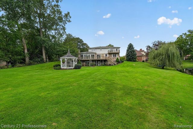 6075 Quaker Lane, Washington, MI 48094