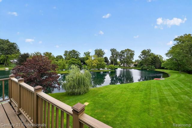 6075 Quaker Lane, Washington, MI 48094