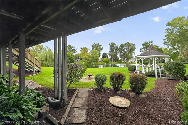 6075 Quaker Lane, Washington, MI 48094