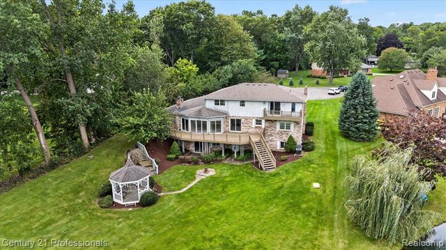 6075 Quaker Lane, Washington, MI 48094