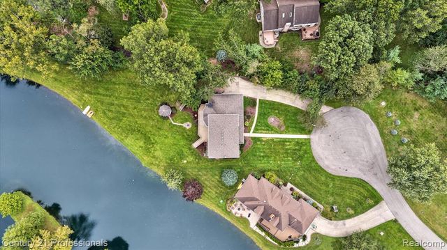 6075 Quaker Lane, Washington, MI 48094