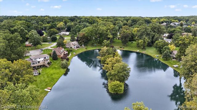 6075 Quaker Lane, Washington, MI 48094