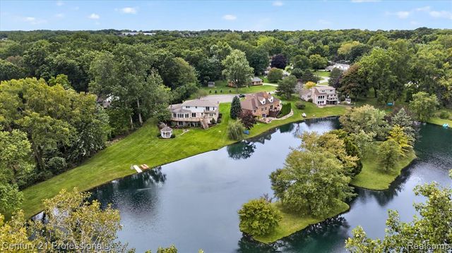 6075 Quaker Lane, Washington, MI 48094