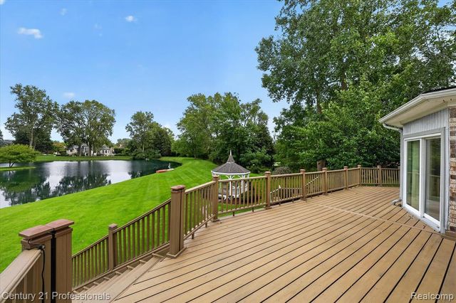 6075 Quaker Lane, Washington, MI 48094