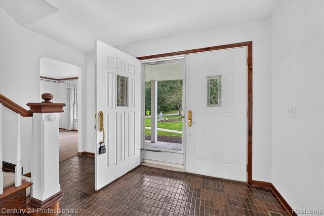 6075 Quaker Lane, Washington, MI 48094