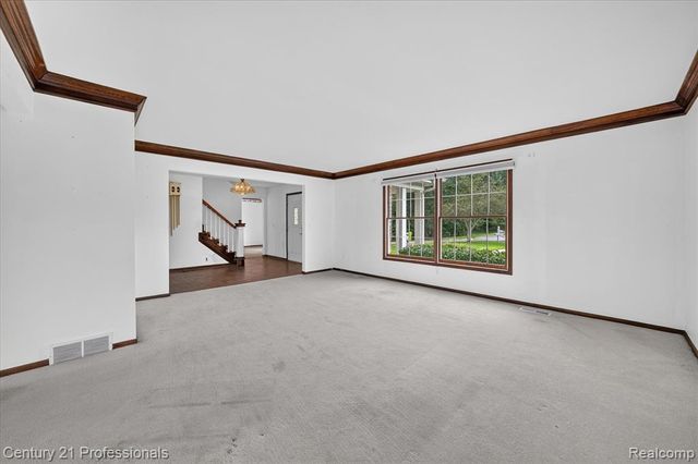 6075 Quaker Lane, Washington, MI 48094