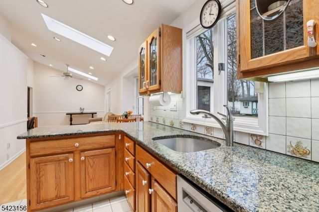 37 Dale Dr, Edison Twp., NJ 08820