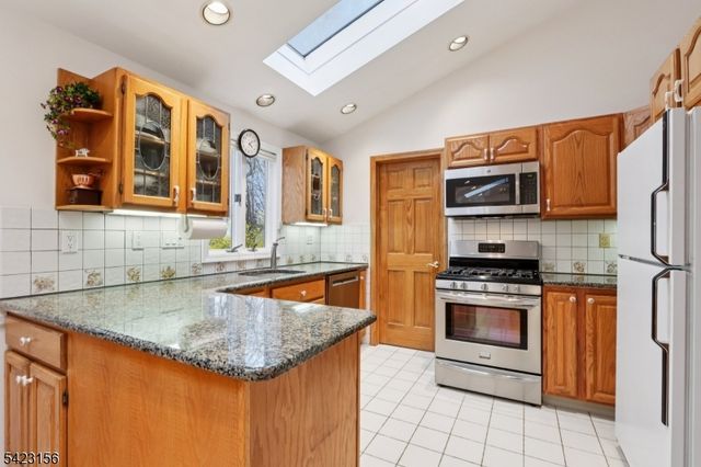 37 Dale Dr, Edison Twp., NJ 08820