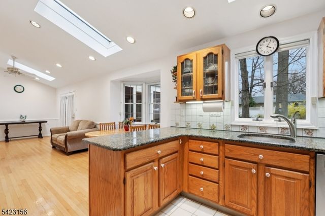 37 Dale Dr, Edison Twp., NJ 08820