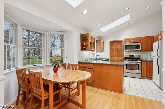 37 Dale Dr, Edison Twp., NJ 08820