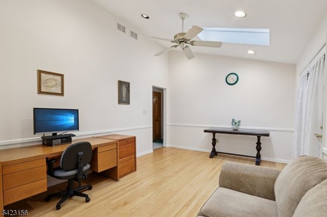 37 Dale Dr, Edison Twp., NJ 08820