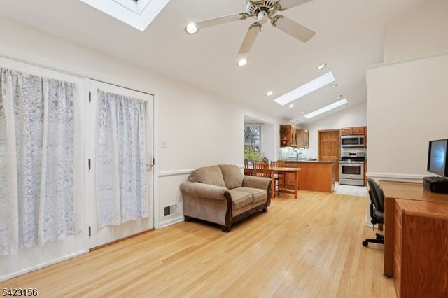 37 Dale Dr, Edison Twp., NJ 08820