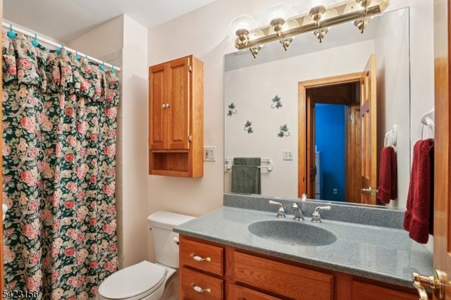 37 Dale Dr, Edison Twp., NJ 08820