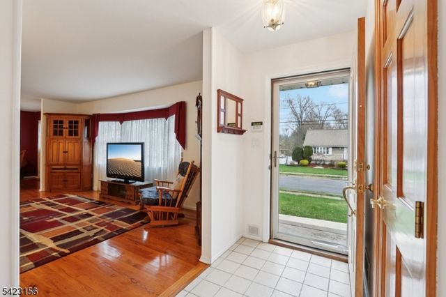 37 Dale Dr, Edison Twp., NJ 08820