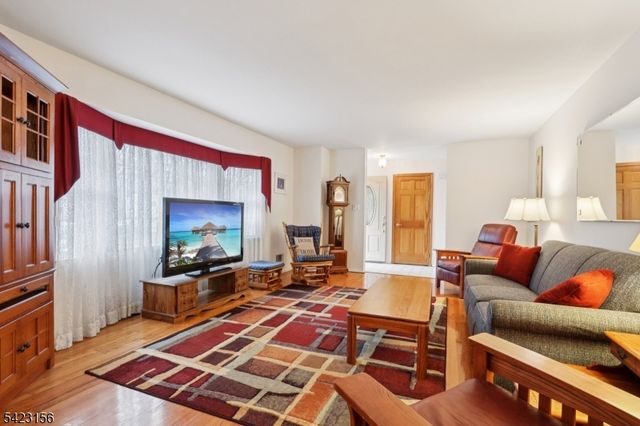 37 Dale Dr, Edison Twp., NJ 08820