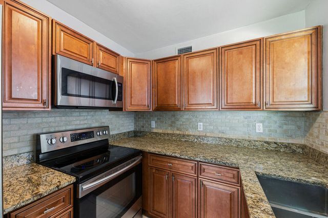 102 SE El Sito Court, Port St. Lucie, Port St Lucie, FL 34983