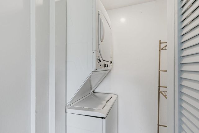 102 SE El Sito Court, Port St. Lucie, Port St Lucie, FL 34983