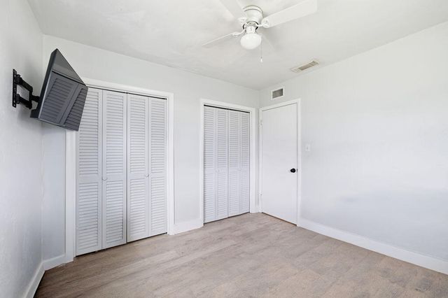 102 SE El Sito Court, Port St. Lucie, Port St Lucie, FL 34983