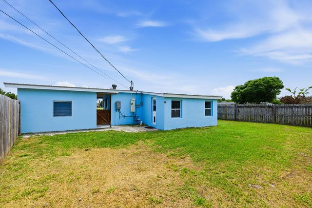 102 SE El Sito Court, Port St. Lucie, Port St Lucie, FL 34983