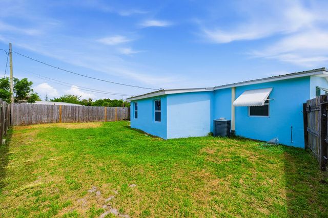 102 SE El Sito Court, Port St. Lucie, Port St Lucie, FL 34983