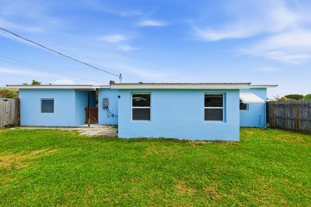 102 SE El Sito Court, Port St. Lucie, Port St Lucie, FL 34983