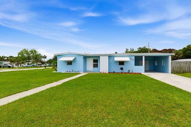 102 SE El Sito Court, Port St. Lucie, Port St Lucie, FL 34983