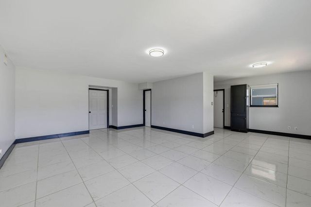 102 SE El Sito Court, Port St. Lucie, Port St Lucie, FL 34983