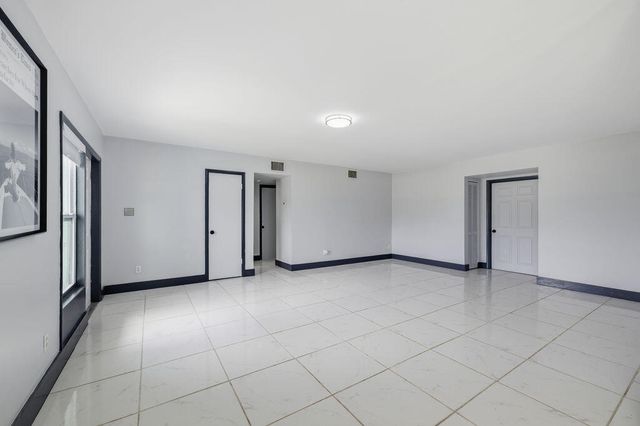 102 SE El Sito Court, Port St. Lucie, Port St Lucie, FL 34983